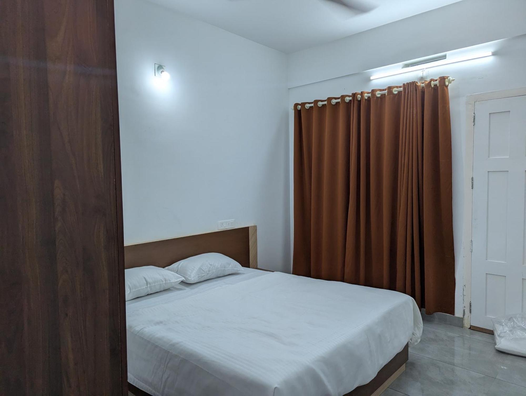 מלון Vaduvanchal Jayalakshmi Residency מראה חיצוני תמונה