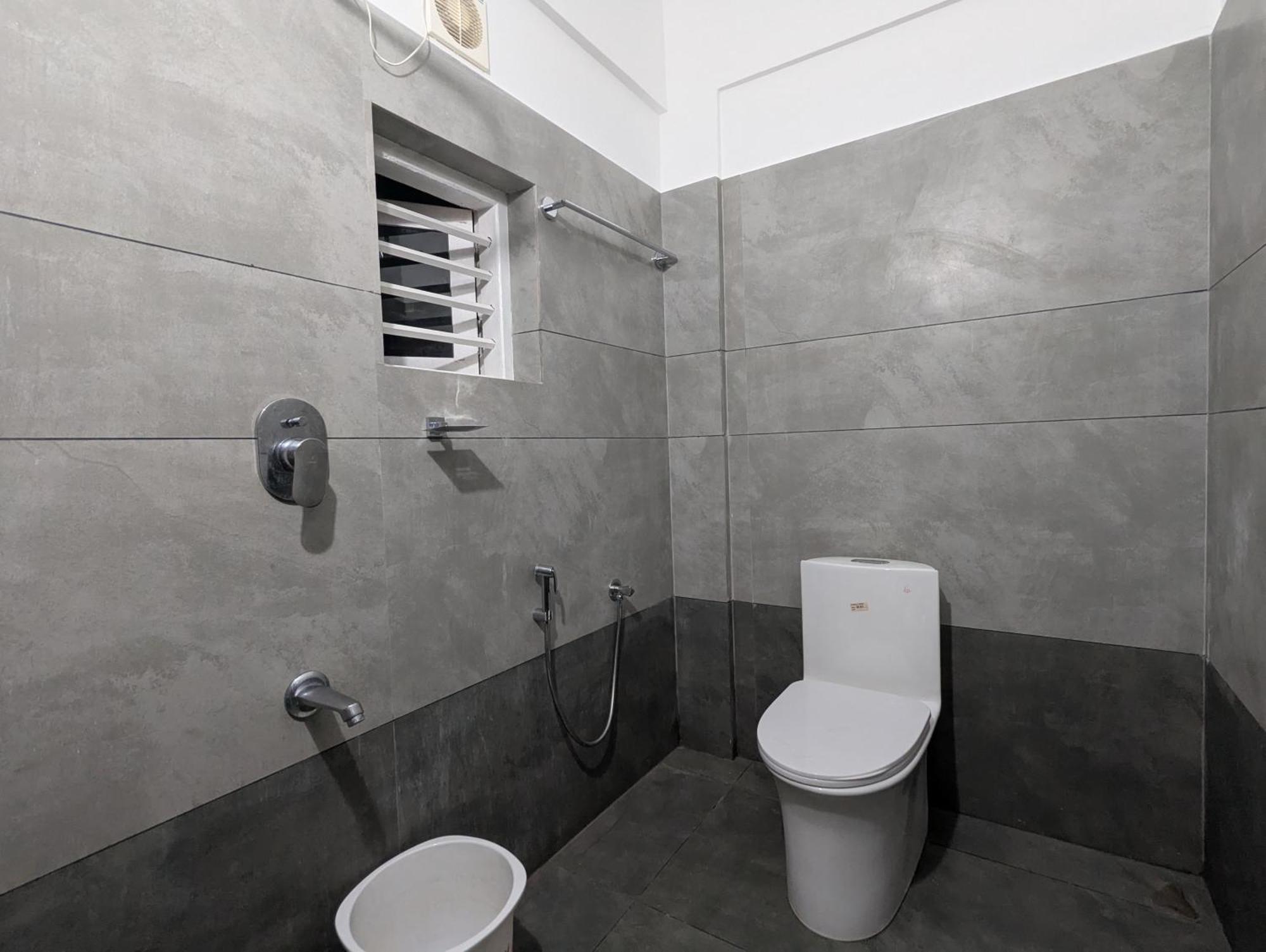 מלון Vaduvanchal Jayalakshmi Residency מראה חיצוני תמונה
