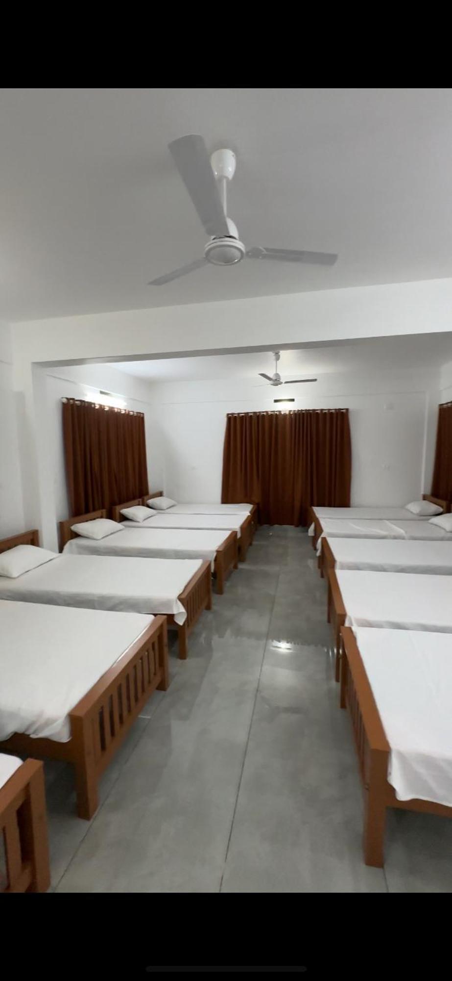 מלון Vaduvanchal Jayalakshmi Residency מראה חיצוני תמונה
