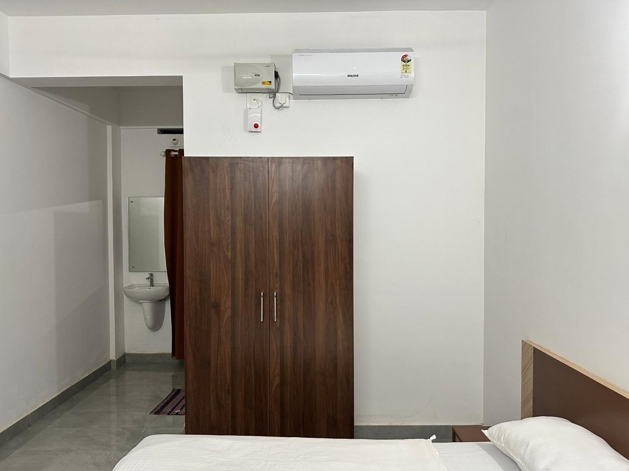 מלון Vaduvanchal Jayalakshmi Residency מראה חיצוני תמונה