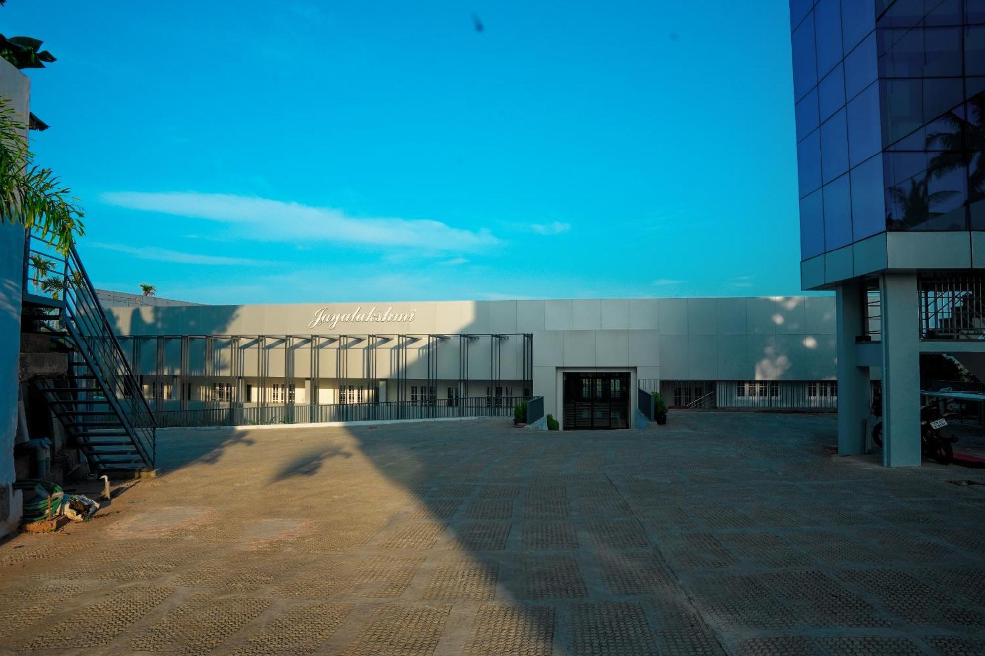 מלון Vaduvanchal Jayalakshmi Residency מראה חיצוני תמונה