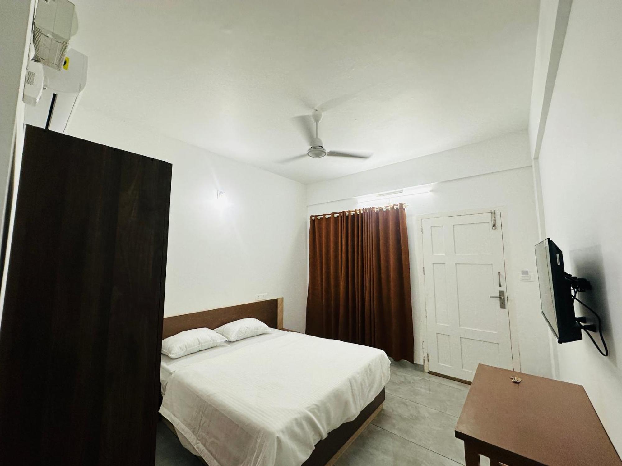 מלון Vaduvanchal Jayalakshmi Residency מראה חיצוני תמונה