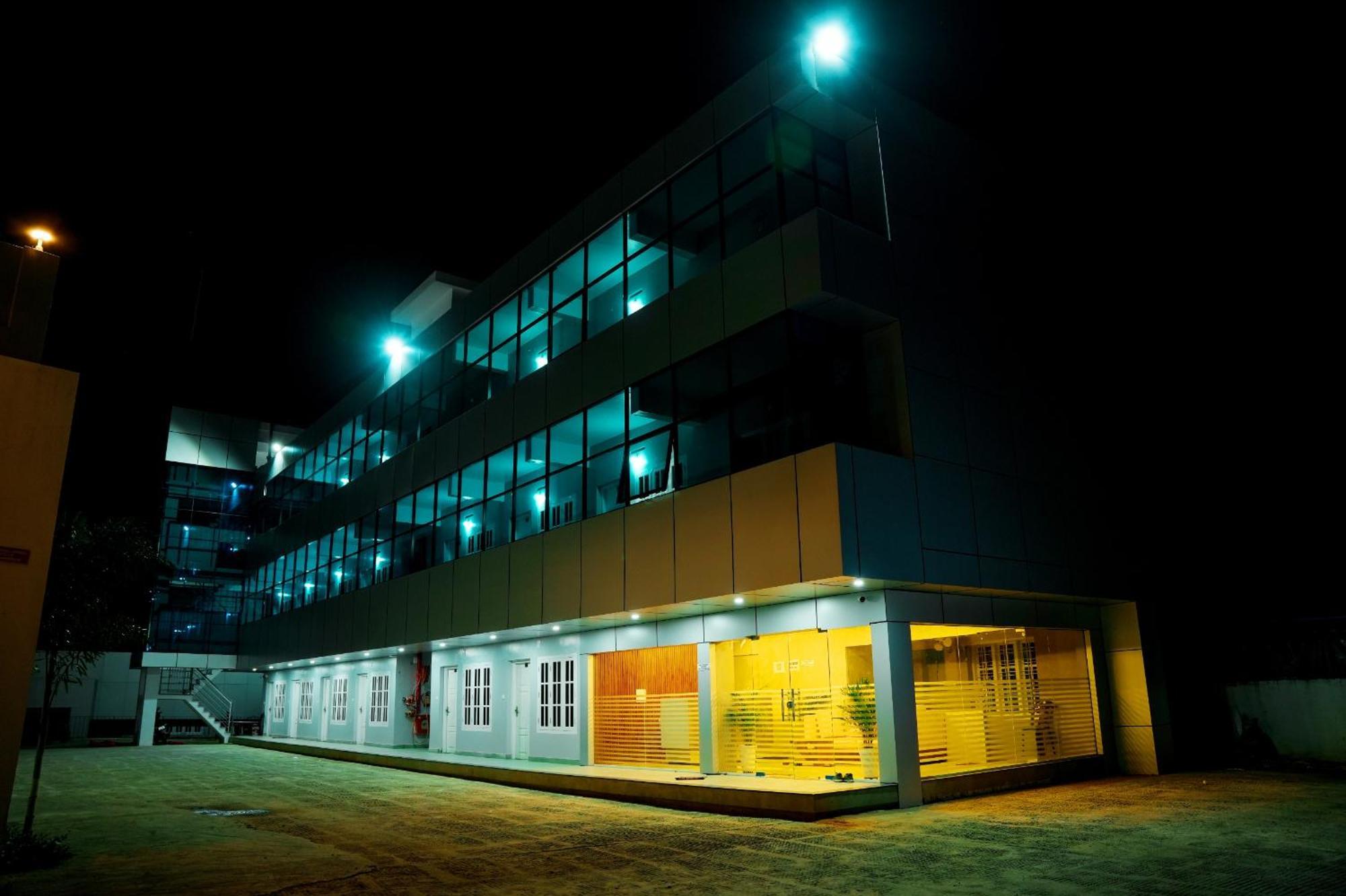מלון Vaduvanchal Jayalakshmi Residency מראה חיצוני תמונה