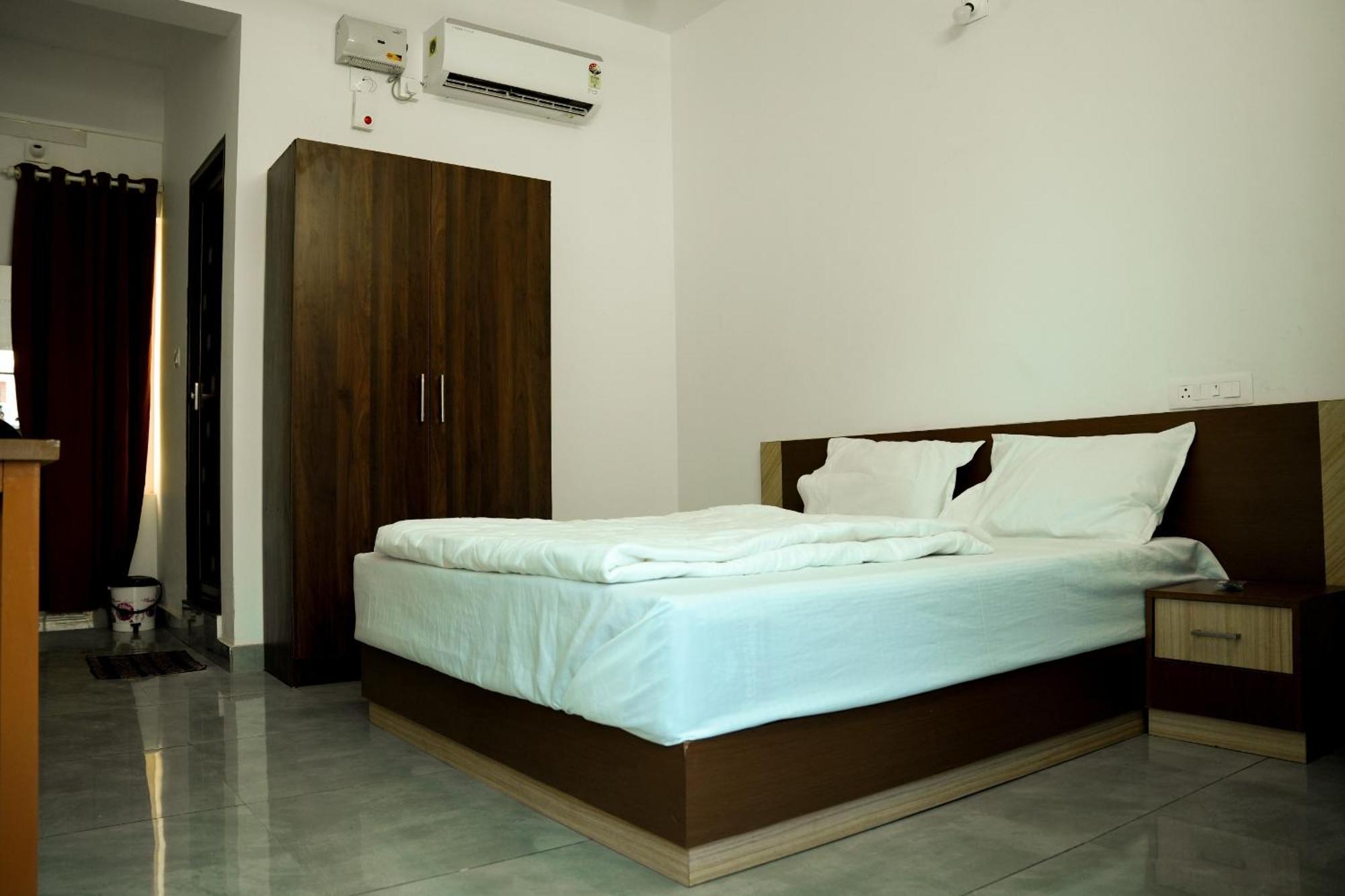 מלון Vaduvanchal Jayalakshmi Residency מראה חיצוני תמונה