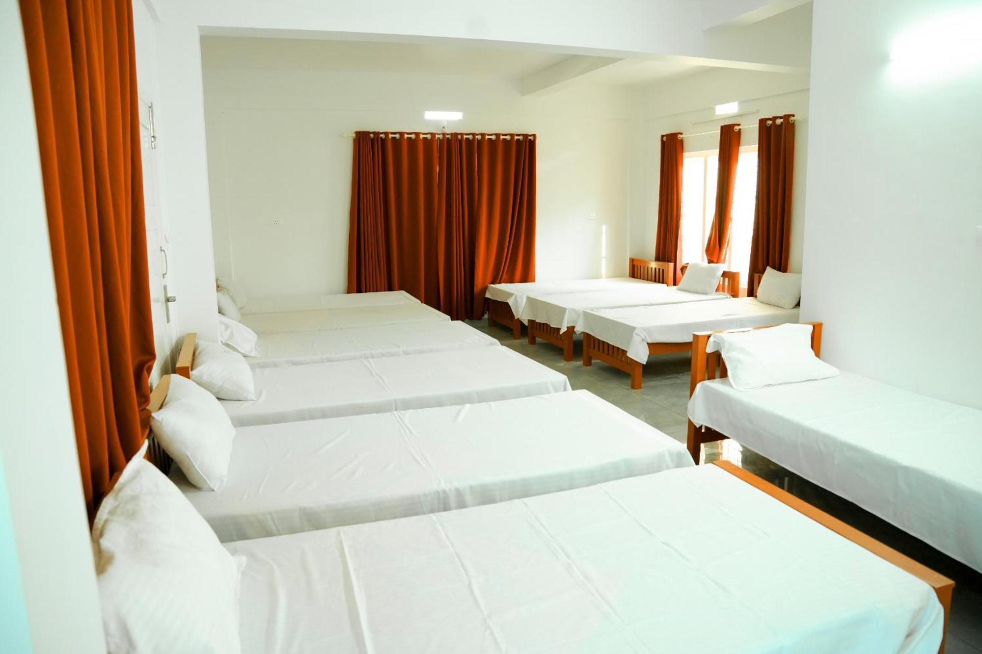 מלון Vaduvanchal Jayalakshmi Residency מראה חיצוני תמונה