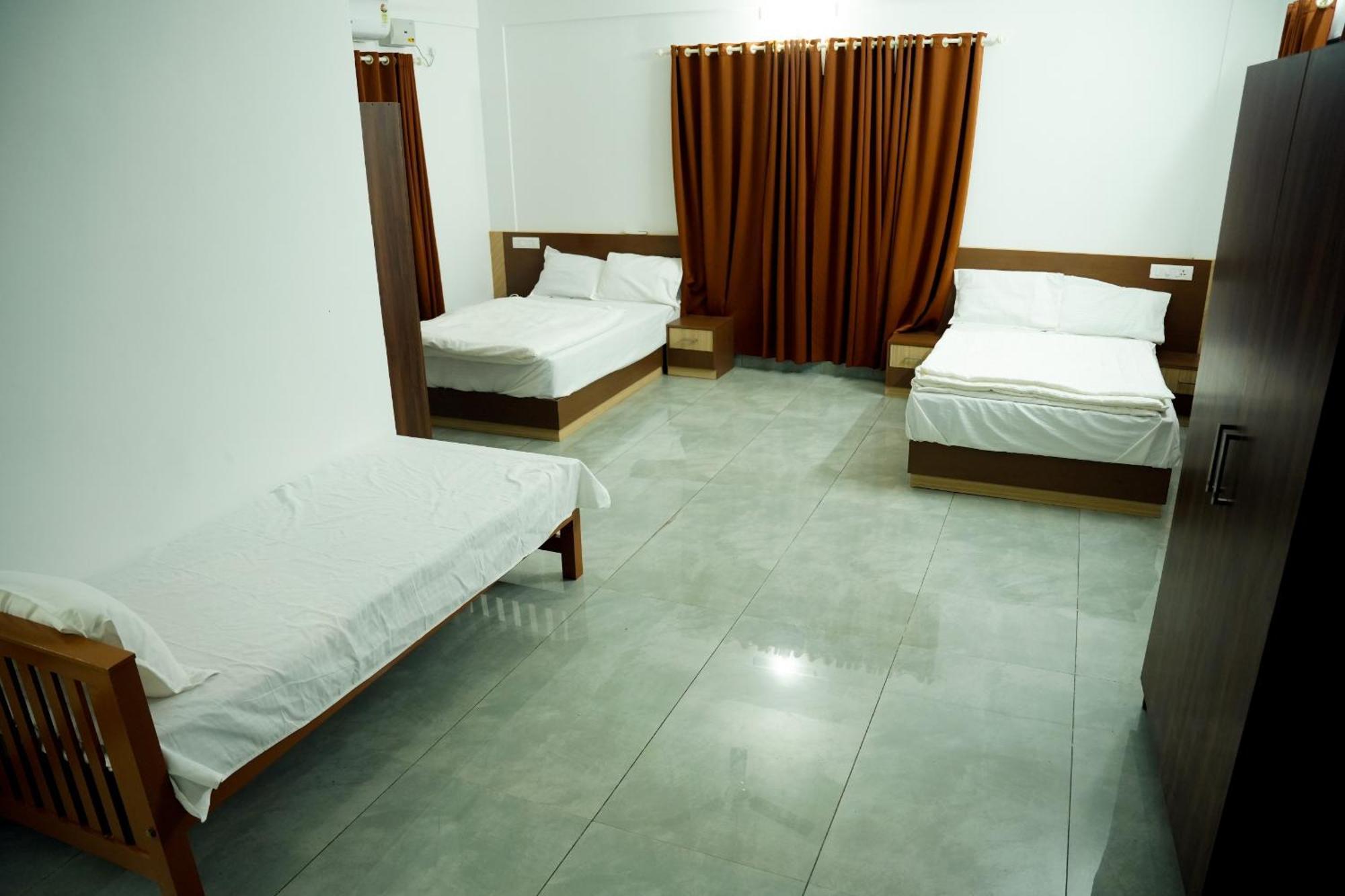 מלון Vaduvanchal Jayalakshmi Residency מראה חיצוני תמונה