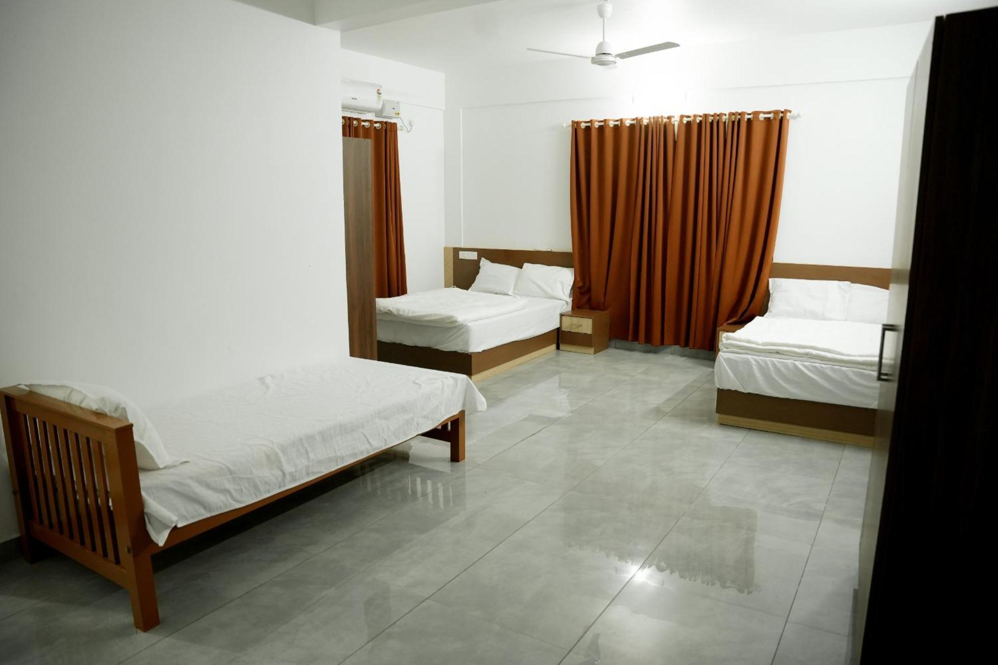 מלון Vaduvanchal Jayalakshmi Residency מראה חיצוני תמונה